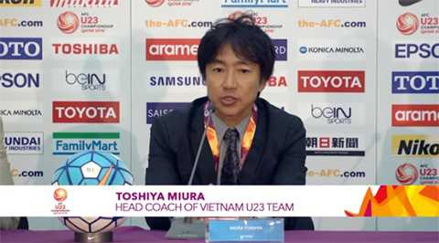 HLV Miura trả lời họp báo sau trận