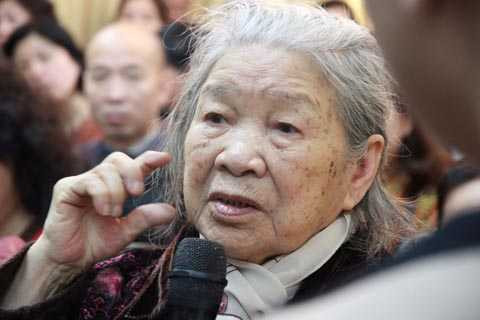 Cụ bà 88 tuổi đã nghe rõ sau khi được bấm huyệt