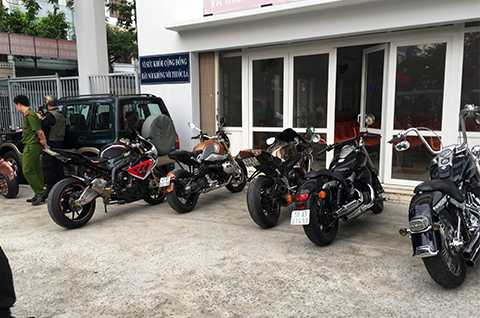 Đà Nẵng, Tạm giữ, dàn <a href='https://vtcnews.vn/oto-xe-may.31.0.html' >m<a href='https://vtcnews.vn/oto-xe-may.31.0.html' >ô tô</a></a> khủng, dương oai, nẹt pô, Cảnh sát giao thông