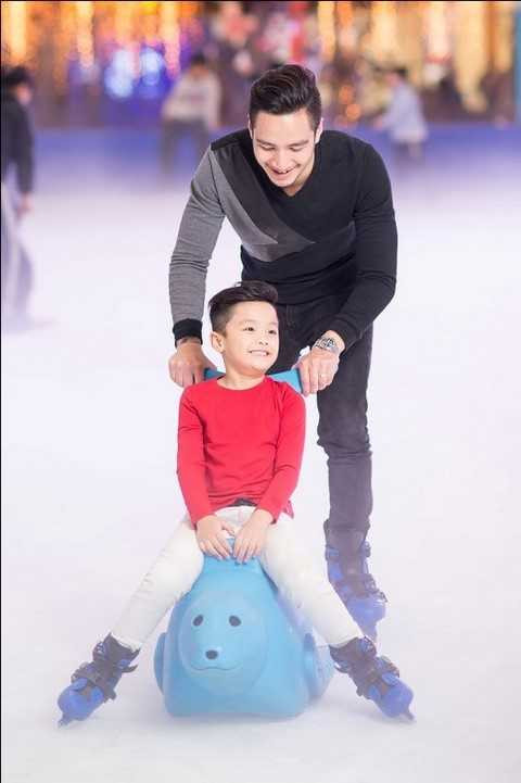 Không chỉ phục vụ mua sắm, các dịch vụ giải trí được tích hợp cũng mang lại cho khách hàng những giờ phút thư giãn tuyệt vời nhất. Các ông bố có thể trải nghiệm môn thể thao “quý tộc” và tích ngay 10% cho mỗi lần sử dụng tại sân Vinpearl Golf hoặc đưa cả nhà đi xả hơi mỗi cuối tuần tại thiên đường giải trí Vinpearl Land.