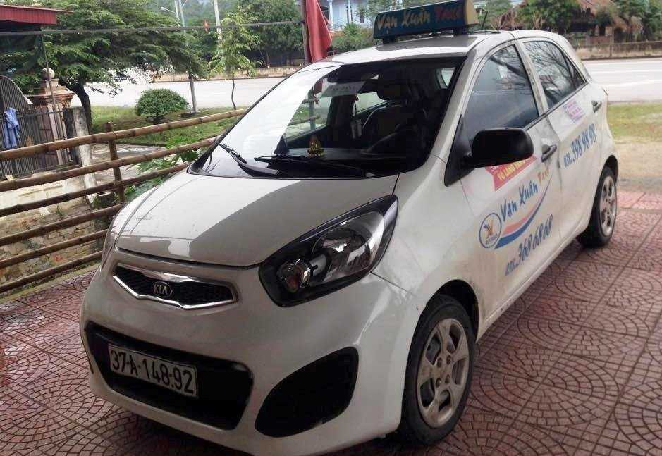 Sau khi chiếc xe taxi bị nổ lốp, Lĩnh liền bỏ lại tại thị xã Hồng Lĩnh.