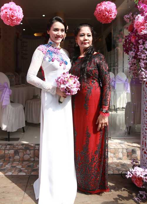 Trang Nhung thừa hưởng nhiều nét giống mẹ.