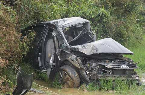 Lái ô tô, băng đường sắt, Phó Phòng Giáo dục huyện, Hiệu trưởng, tử vong, tàu hỏa, tai nạn đường sắt