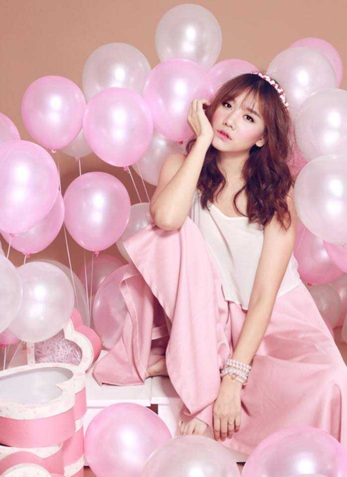 Trấn Thành bênh vực Hari Won khi nữ diễn viên bị chỉ trích ham tiền bỏ Tiến Đạt