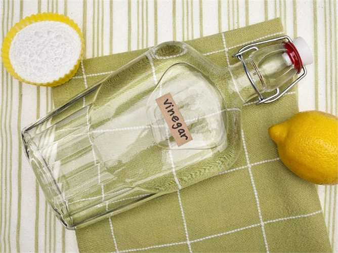 6. Giấm gạo: Một muỗng canh giấm gạo chua với một ly nước là một biện pháp hiệu quả để điều trị giun trong ruột. Uống 3-4 ly hỗn hợp này mỗi ngày sẽ giúp thoát khỏi tình trạng bị ký sinh trùng.