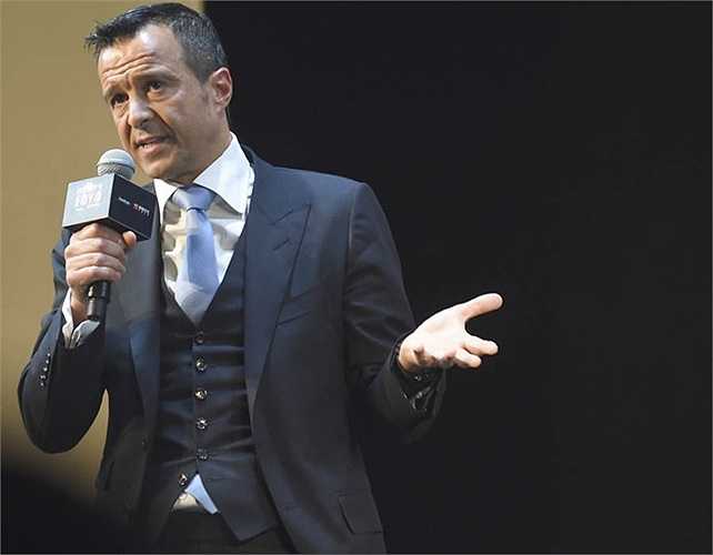 Trong kế hoạch của Mendes, ông coi Mourinho là một trong số những con bài chiến lược nhằm quảng bá thương hiệu