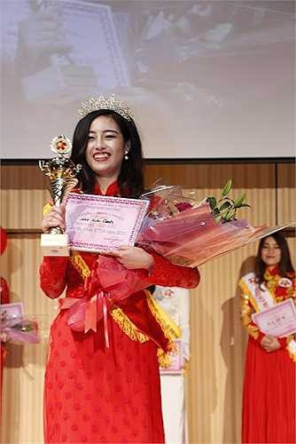 Cô gái này sở hữu chiều cao 1m64 cùng gương mặt sáng, nụ cười rạng rõ. Cô gái Hà thành hiện là sinh viên trường ĐH trường Kokushikan tại Tokyo.