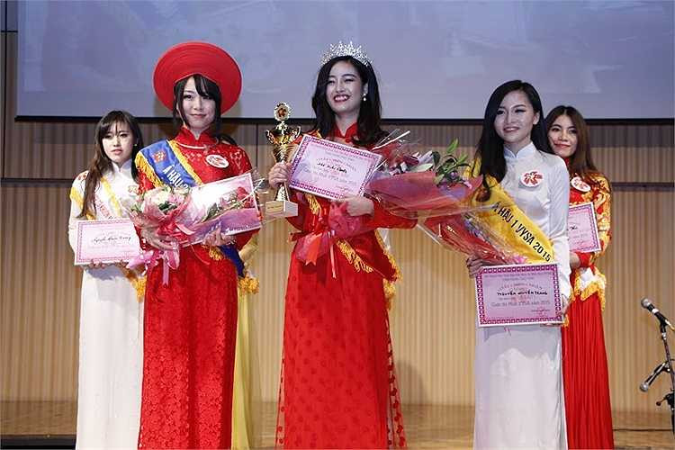  Danh hiệu Á khôi 1 được trao cho thí sinh Nguyễn Huyền Trang, danh hiệu Á khôi 2 thuộc về thí sinh Phạm Thị Hồng Minh.