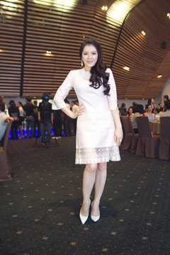 Mới đây, Lý Nhã Kỳ đã gây sốc khi đăng ký mua một lúc 20 căn hộ cao cấp ở khu chung cư Riva Park, quận 4, nằm tại vị trí 2 mặt tiền đường Nguyễn Tất Thành và Tôn Thất Thuyết, bên kênh sông Sài Gòn, sông Kênh Tẻ và công viên Tôn Thất Thuyết. 