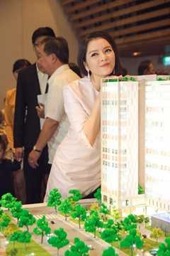 Căn hộ Riva Park được xây dựng trên khu đất 4.788,19 m2, mật độ xây dựng 40%, trên diện tích 1.915 m2 được xây dựng 2 khối nhà với 3 tầng bệ dùng làm trung tâm thương mại dịch vụ và 15 tầng sử dụng làm căn hộ cao cấp với tổng số 320 căn hộ, có diện tích từ 56 đến 109 m2 có từ 1-3 phòng ngủ. Diện tích hầm để xe là 4.200 m2 đảm bão chỗ đậu <a href='https://vtcnews.vn/oto-xe-may.31.0.html' >xe hơi</a> và xe máy cho toàn bộ cư dân tại Riva Park. Diện tích dành cho cây xanh, sân vườn và đường nội bộ là 2.873,19 m2 chiếm 60%. 