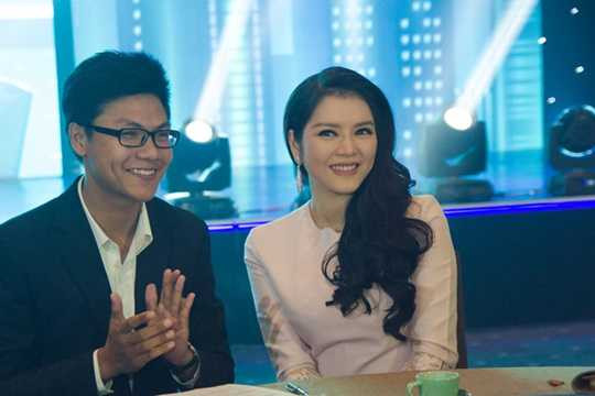 Yếu tố an ninh được đặt lên hàng đầu tại căn hộ riva park với an ninh bảo vệ 24/24 , đội ngũ quản lý đến từ những đơn vị có kinh nghiệm và uy tín trong lĩnh vực quản lý căn hộ luôn sẵn sàng lắng nghe và giải quyết mọi tình huống thắc mắc từ cư dân.