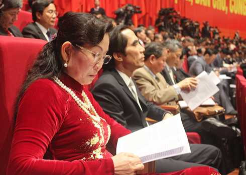 Khâm phục các Ủy viên Bộ Chính trị không tái cử