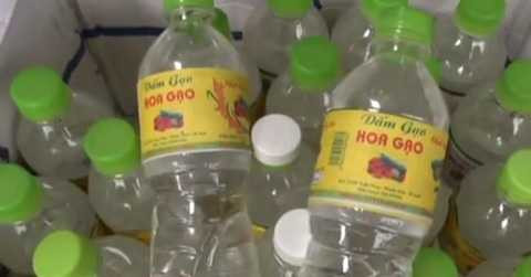 Những chai dấm sau khi đã pha chế và hoàn thiện Những chai dấm sau khi đã pha chế và hoàn thiện