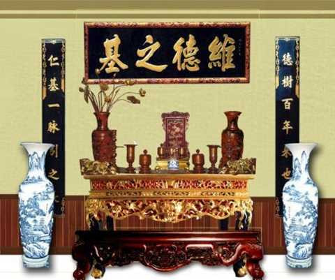 Lau dọn bàn thờ không phải là một công việc đơn giản