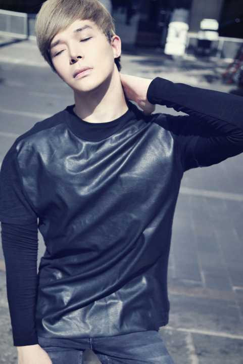 Tất bật từ đầu năm 2016 với hàng loạt đêm nhạc riêng tại các phòng trà lớn trên cả nước, Nathan Lee cũng đang rục rịch chuẩn bị cho các dự án âm nhạc đánh dấu sự trở lại mạnh mẽ của anh trong năm nay. 