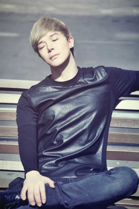 Được biết, khác với những single vừa qua như Mùa Đông hay MDD chỉ được phát hành online, những sản phẩm âm nhạc sắp tới của Nathan Lee sẽ đều được in CD, DVD và xuất bản trên cả nước. 