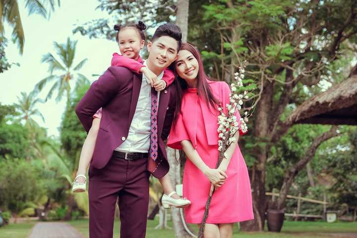 Tham gia hoạt động ca hát chỉ vỏn vẹn vài tháng kể từ sau khi chia tay nghề người mẫu chuyên nghiệp, Ray Võ từng bước khẳng định bằng 2 album và các MV được đầu tư bài bản. 