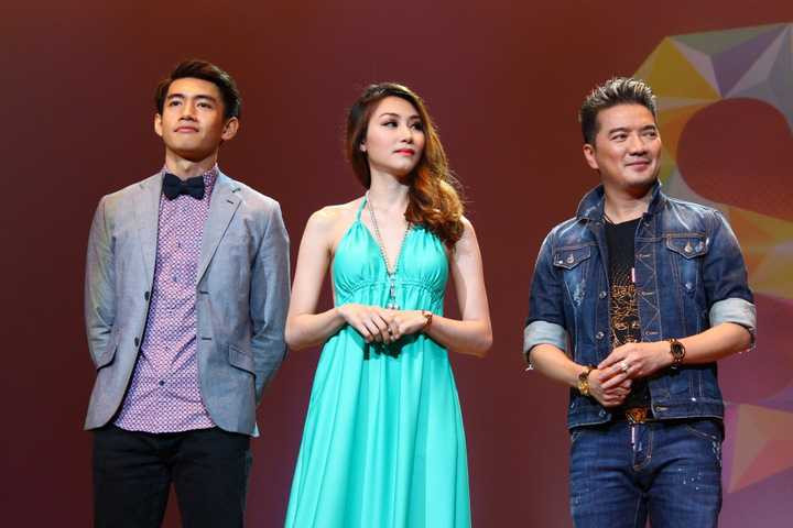 Nam diễn viên phim Cao thủ ẩn danh cho biết, anh rất vui mừng khi có dịp hợp tác cùng hai tên tuổi là Mr. Đàm và Ngân Khánh trong vai trò cầm cân nảy mực cho một cuộc thi dành cho các bạn du học sinh.