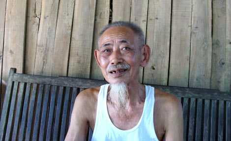 Ông Nguyễn Văn Thường, người ở cạnh đầm Ao Châu khẳng định rằng cụ rùa Hồ Gươm là... ba ba! Ông Nguyễn Văn Thường, người ở cạnh đầm Ao Châu khẳng định rằng cụ rùa Hồ Gươm là... ba ba!