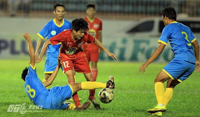 Thiếu vắng nhiều trụ cột, tài năng trẻ Thanh Hậu phải cáng đáng khu trung tuyến. Ở mùa giải tới, Thanh Hậu sẽ thế chỗ của Tuấn Anh, Xuân Trường để lại.