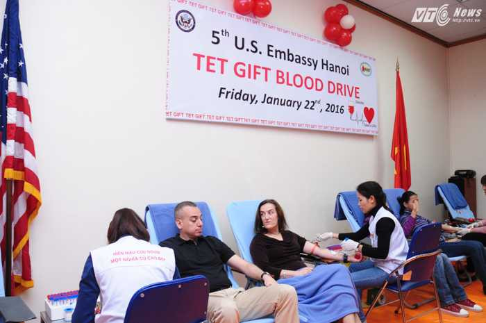 Lễ hiến máu trước Tết được xem như một món quà thể hiện tinh thần sẻ chia - Ảnh: Tùng Đinh