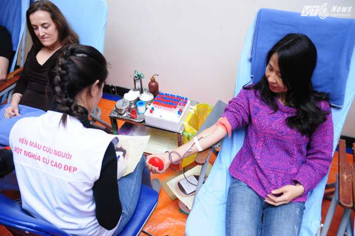 Sáng 22/1, có rất nhiều người đến tham gia hiến máu - Ảnh: Tùng Đinh