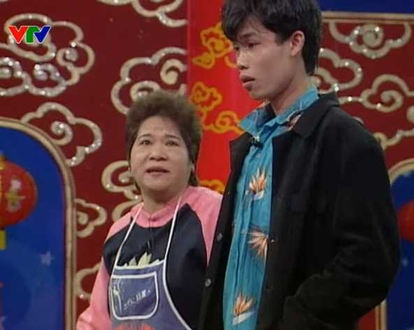 NSƯT Minh Vượng cũng là một trong những gương mặt gắn bó với chương trình Táo Quân từ những ngày đầu. Dáng người đẫy đà cùng duyên hài là vũ khí của Minh Vượng trong việc mang lại cho khán giả những tràng cười không dứt. Lần đầu tiên nghệ sĩ Minh Vượng đóng chung tiểu phẩm hài với Hiệp Gà trong Táo Quân 2004. Bắt đầu từ năm 2006, nữ nghệ sĩ chính thức thủ vai Táo Kinh tế, sau đó là Táo Cơ Chế (2007) và Táo Đời Sống (2008). Đáng tiếc năm 2009, nghệ sĩ Minh Vượng đột ngột xin rời khỏi chương trình vì lý do gia đình và sức khỏe không cho phép.