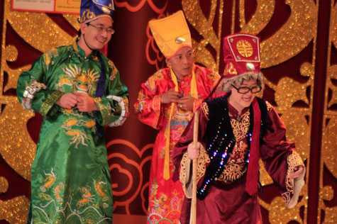 Năm 2010, Táo Quân xuất hiện cặp Tam đại đồng đường nhà Táo do ba nghệ sĩ Vân Dung, Đức Khuê và Đức Hải thể hiện. Trong đó, hai nghệ sĩ Đức Hải và Đức Khuê thể hiện bố con nhà Táo Dân - Sinh. Đây là lần đầu tiên Đức Hải tham dự Táo Quân, trước đó vào năm 2007 anh cũng “bị triệu” lên chầu Ngọc Hoàng nhưng bận mải với ca sinh ba của bà xã nên đành lỗi hẹn.