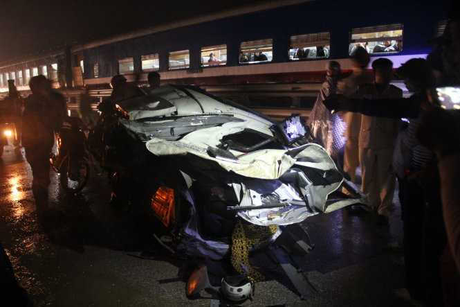 Đầu xe tải bị tách khỏi khung xe