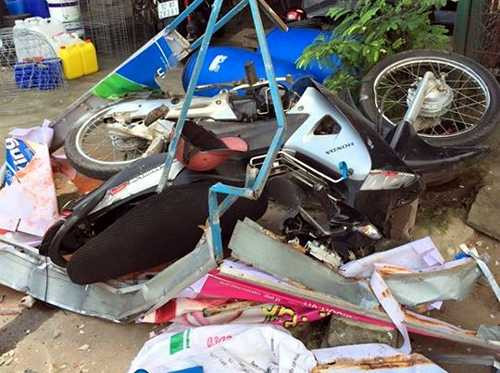 Xe nạn nhân Hiếu bị tông nát. Ảnh: An Kiều.