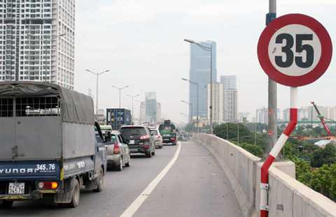 Các biển báo hạn chế tốc độ ở đường nhánh sẽ được thay bẳng biển giảm tốc độ. Ảnh minh họa: Bá Đô