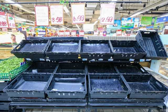 Ảnh siêu thị hết hàng ở Trung Quốc trong đợt lạnh kỷ lục