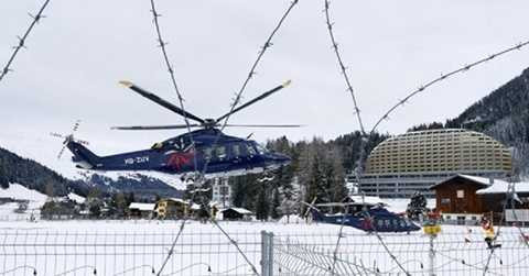 Năm nay, khoảng 2.500 đại biểu, gồm các Nguyên thủ quốc gia, giám đốc điều hành các tập đoàn cùng các nhà hoạt động xã hội tham dự Diễn đàn kinh tế thế giới lần 46. Ảnh: Trực thăng được điều động tới khu vực gần nơi diễn ra sự kiện. Năm nay, khoảng 2.500 đại biểu, gồm các Nguyên thủ quốc gia, giám đốc điều hành các tập đoàn cùng các nhà hoạt động <a href='https://vtcnews.vn/xa-hoi.2.0.html' >xã hội</a> tham dự Diễn đàn <a href='https://vtcnews.vn/kinh-te.1.0.html' ><a href='https://vtcnews.vn/quoc-te.311.0.html' >kinh tế thế giới</a></a> lần 46. Ảnh: Trực thăng được điều động tới khu vực gần nơi diễn ra sự kiện.