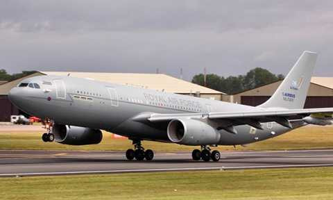 Góp mặt trong sự kiện là quan chức nhiều nền kinh tế lớn, như Phó tổng thống Mỹ - Joe Biden, Thủ tướng Anh - David Cameron. Ảnh: Thủ tướng Anh David Cameron đến tham dự sự kiện bằng chuyên cơ riêng. Góp mặt trong sự kiện là quan chức nhiều nền kinh tế lớn, như Phó tổng thống Mỹ - Joe Biden, Thủ tướng Anh - David Cameron. Ảnh: Thủ tướng Anh David Cameron đến tham dự sự kiện bằng chuyên cơ riêng.