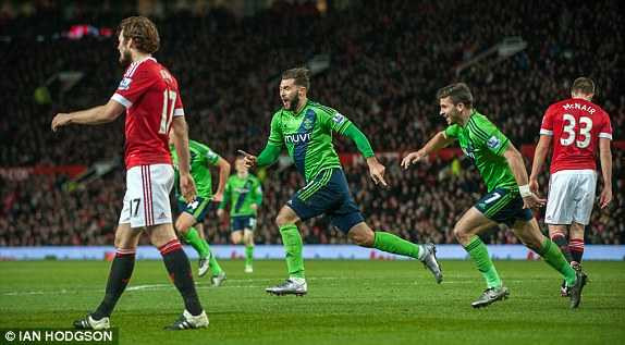 Austin hân hoan ăn mừng bàn thắng