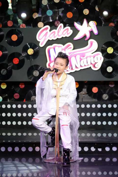 Song song cùng chương trình Gala Tết Đoàn viên, kênh VTC 11 sẽ đồng thời phát hành CD những ca khúc mà các ca sĩ cùng các thí sinh của chương trình thể hiện với mong muốn gửi tặng đến khán giả cùng các đối tác thân thiết đã luôn tin tưởng và đồng hành cùng kênh trong năm vừa qua.