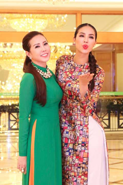 Ngoài đời, Phạm Hương từng được Hoa hậu Thu Hoài hỗ trợ rất nhiều cũng như chăm sóc sắc đẹp để cô có được nhan sắc hoàn hảo như ngày hôm nay.