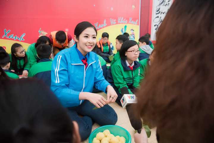 Ngọc Hân chia sẻ Tôi nghĩ đây là một chương trình rất nhân văn bởi hai ý nghĩa, đó là chúng ta vừa có thể giúp các em nhỏ vùng cao có một cái Tết thêm phần đầy đủ và ấm cúng đồng thời giúp học sinh Việt Nam và cả quốc tế đang theo học ở Hà Nội cảm nhận sâu sắc hơn về sự sẻ chia với cộng đồng cũng như hiểu thêm những giá trị truyền thống dân tộc.