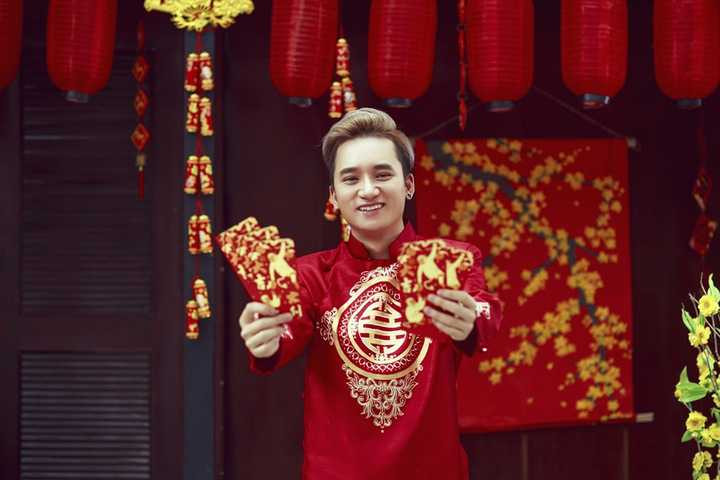  Đầu năm 2016, Phan Mạnh Quỳnh cho ra mắt MV ca khúc mới “Khi người mình yêu khóc” cũng đã thu hút nhiều sự quan tâm, yêu thích của người mộ nghệ. 