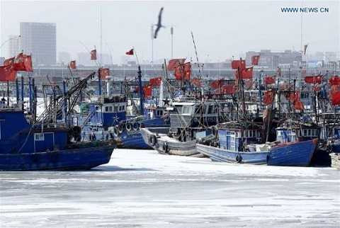 Giao thông trên đường thủy cũng bị tê liệt ở một số nơi