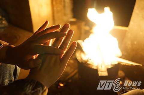 Theo Trung tâm Khí tượng thủy văn Trung ương, thời tiết lạnh giá kèm mưa phùn sẽ tiếp tục đến hết ngày 27/1. Từ ngày 28/1, nhiệt độ sẽ tăng lên mức 17-21 độ C.