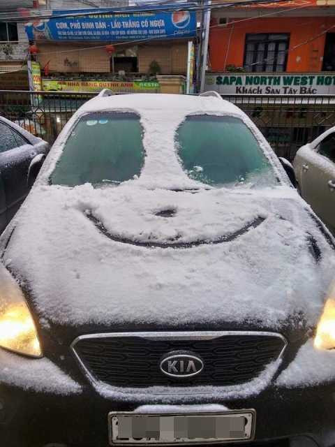 Dân mạng thích thú chia sẻ ảnh tuyết phủ trắng Ba Vì, Mộc Châu, Yên Tử