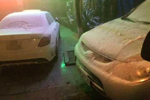 Dân mạng thích thú chia sẻ ảnh tuyết phủ trắng Ba Vì, Mộc Châu, Yên Tử