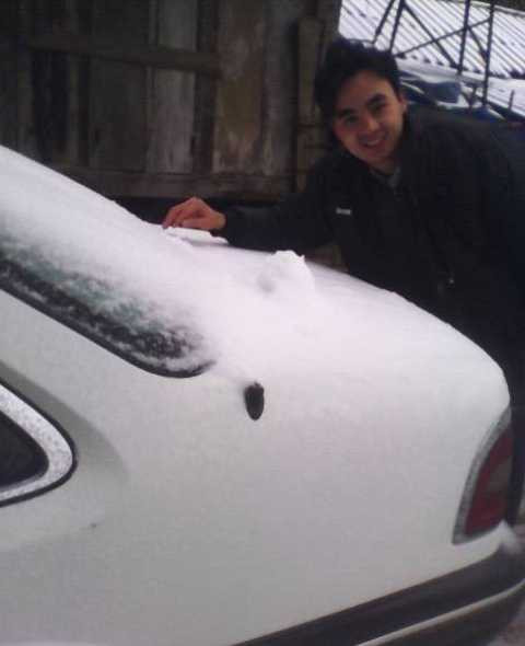 Dân mạng thích thú chia sẻ ảnh tuyết phủ trắng Ba Vì, Mộc Châu, Yên Tử