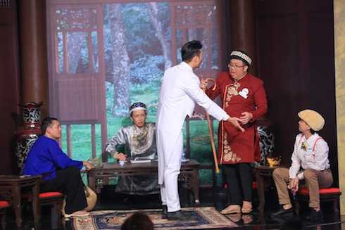 Hoài Linh thử thách bốn khách mời bằng cuộc thi kén rể. 