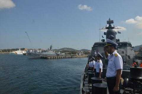 àu 011 Đinh Tiên Hoàng rời quân cảng Cam Ranh hôm 20/1. (Ảnh: Tuổi trẻ)