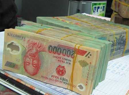 Được bạn tin tưởng, Trúc ngang nhiên rút cả gốc lẫn lãi số tiền 2 tỷ gửi ngân hàng rồi chiếm đoạt (Ảnh minh hoạ)