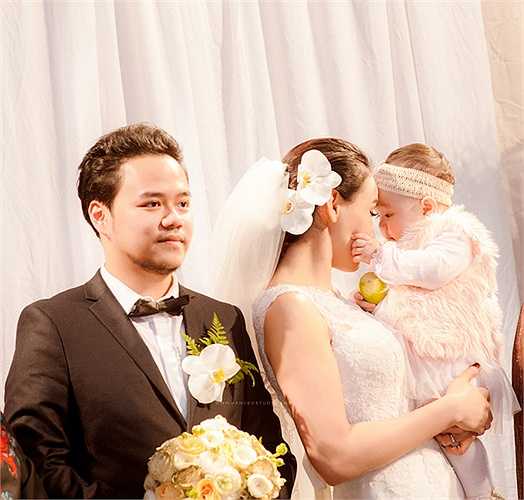 Trang Nhung xinh đẹp, toát lên vẻ hạnh phúc trong ngày trọng đại