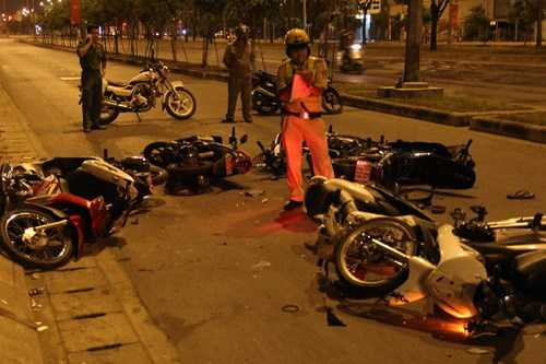 Lực lượng chức năng điều tra vụ việc.