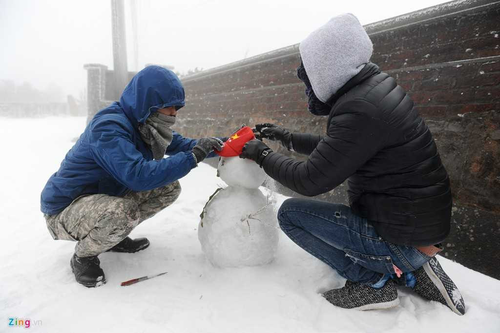 Trượt tuyết trên đỉnh Mẫu Sơn khiến giới trẻ thích thú